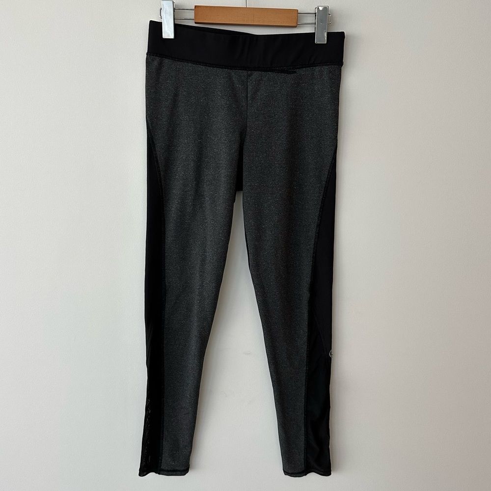 Black and grey workout leggings